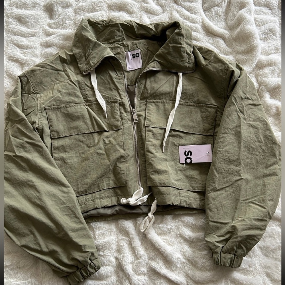 Cropped lightweight jacket